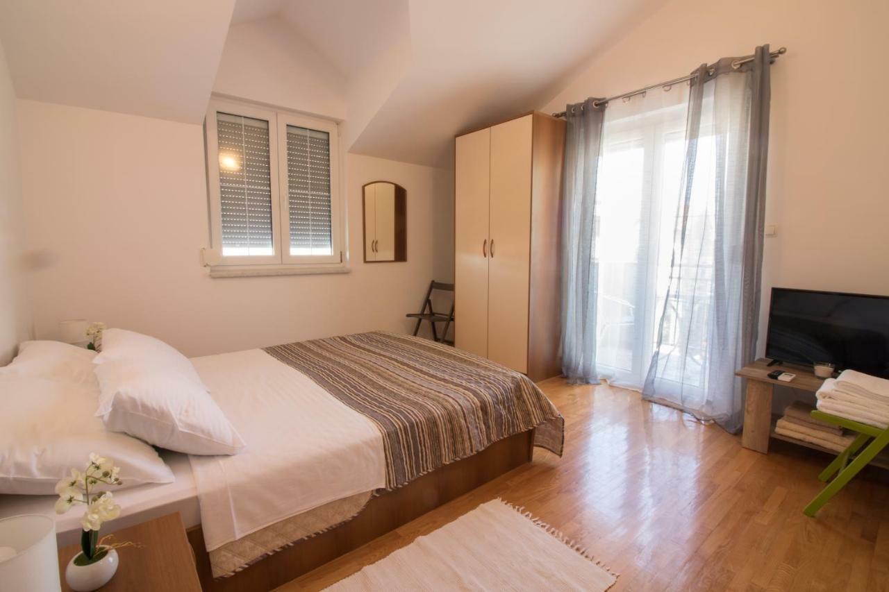 Apartments Luna Sveti Filip i Jakov Exteriör bild